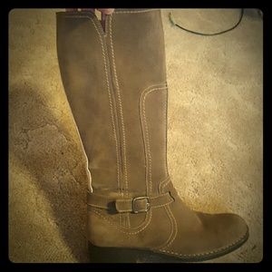 SOLD Clarks Wide Calf Tan Suede Boots